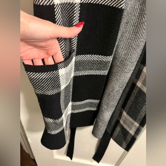 Adrienne Vittadini Plaid Pockets Collared Vest - Picture 3 of 5